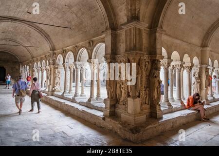 Chiesa di Santa Tropima e chiostro. Arles (Provenza, Occitania, Francia, Europa) Foto Stock