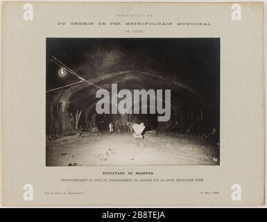 Edificio / percorso metropolitano ferro comunale / da Parigi / Boulevard de Magenta / servizio di adempimento che collega la testa alla linea circolare nord / verso la Porte de Clignancourt / 13 marzo 1906. Costruzione della città metropolitana ferroviaria di Parigi: Servizio di sviluppo che collega la testa alla linea circolare nord, viale Magenta, 9 ° e 10 ° distretti Construction du chemin de fer métropolitain Municipal de Paris : Épanouissement en tête du raccordement de service sur la ligne circulaire nord, boulevard Magenta, 9ème et Paris (Xème arr.). Anonima fotographie. Tigre au gélatino-chl Foto Stock