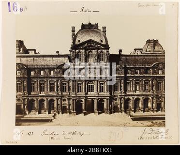 Pavilion Clock, cortile del Louvre, 1 ° arrondissement, Parigi. Parigi. Pavillon de l'Horloge (Louvre Vecchio) Pavillon de l'Horloge, cour du Louvre, Parigi (Ier arr.). Photographie d'Edouard Dontenville ou Dontenvill. Tirage sur papier albuminé. Entre 1865 e 1900. Parigi, musée Carnavalet. Foto Stock