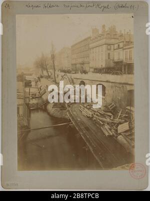 Il Quai Voltaire vista dal Pont Royal. (Ottobre 99). Vista dal Pont Royal, Quai Voltaire, 7 ° arrondissement, Parigi Vue Prise du pont Royal, quai Voltaire. Parigi (VIIème arr.), ottobre 1899. Photographie d'Albert Brichaut. Tigre au gélatino-chlorure d'argent, 1899. Parigi, musée Carnavalet. Foto Stock