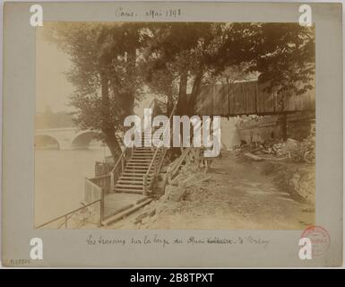 Parigi - Maggio 1898 / lavoro sulla banca del Quai d'Orsay. Lavori sulla riva del Quai d'Orsay, 7 ° arrondissement, Parigi. Les travaux sur la berge du Quai d'Orsay. Les travaux sur la berge du quai d'Orsay. Parigi (VIIème arr.). Photographie d'Albert Brichaut. Tigre au gélatino-chlorure d'argent, 1898. Parigi, musée Carnavalet. Foto Stock