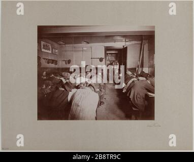 Casa Fradin. Asilo Fradin, rue Saint-Martin e Saint-Denis, 1 °, 2 °, 3 ° e 4 ° arrondissement, Parigi, 1875 Asile Fradin, rue Saint-Martin ou Saint-Denis. Parigi (Ier, IIème, IIIème et IVème arr.). Anonima fotographie. Tirage sur papier albuminé. Vers 1875. Parigi, musée Carnavalet. Foto Stock