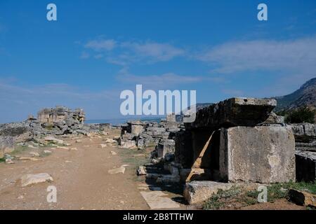 Tombe dei gladiatori romani trovate nelle antiche rovine della città di Hierapolis, Pamukkale, Denizli, Turchia Foto Stock