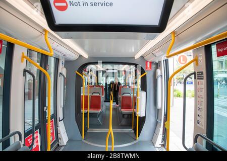 Centro di Sydney, Australia. Lunedì 23 Marzo 2020. Quasi tutti i passeggeri del servizio di ferrovia leggera di Sydney. Credit Martin Berry/Alamy Live News Foto Stock