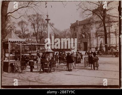 Caffè prima del teatro Marigny, 8 ° arrondissement, Parigi. "Café devant le théatre Marigny, Paris (VIIIème arr.)". Photo-club de Paris. Tigre au gélatino-clorure. Parigi, musée Carnavalet. Foto Stock