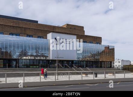 L'ultra moderna Northampton International Academy, rinnovata da un ex Royal Mail Sorting Office, Northampton, Regno Unito Foto Stock