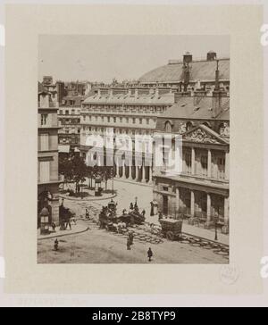 Facciata del Teatro Francese, Place du Palais-Royal, 1 ° arrondissement, Parigi. façade du Théâtre Français, Place du Palais-Royal, Parigi (Ier arr.). Photographie de Jules Deplanque. Entre 1860 e 1870. Parigi, musée Carnavalet. Foto Stock