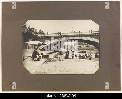 Nuoto al molo / Municipio / Agosto 29 1903. Nuoto al molo dell'Hotel de Ville, 4 ° arrondissement, Parigi baignade au quai de l'Hôtel-de-ville. Parigi (IVème arr.). Anonima fotographie. Tigre au gélatino-bromure d'argent, 29 août 1903. Parigi, musée Carnavalet. Foto Stock