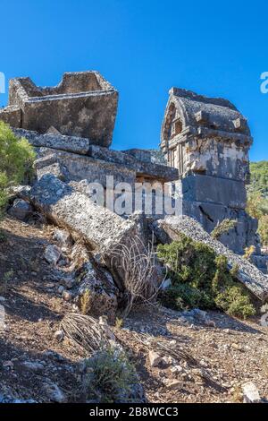 Il sarcofago nella necropoli dell'antica città di Pinara, Fethiye, Turchia. Foto Stock