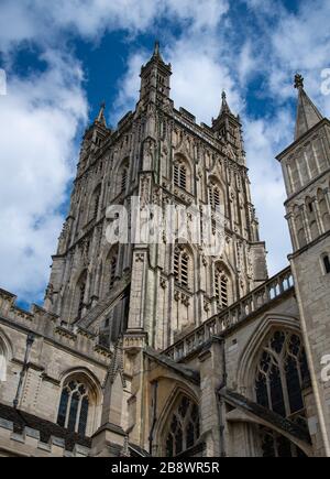 La torre della Cattedrale di Gloucester in una giornata di sole Foto Stock