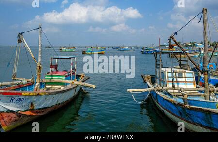 Jaffna, Sri Lanka - 2020 febbraio: Barche da pesca nel distretto di pesca di Jaffna il 23 febbraio 2020 a Jaffna, Sri Lanka. Foto Stock