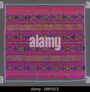 Tapis (Donna Sarong), 19th secolo, Indonesiano, Sumatra, regione di Lampong, Indonesia, cotone, seta e specchi, 121,6 x 116,3 cm (47 7/8 x 45 3/4 in.), Reimagined by Gibon, design di calore allegro di luminosità e raggi di luce radianza. Arte classica reinventata con un tocco moderno. La fotografia ispirata al futurismo, che abbraccia l'energia dinamica della tecnologia moderna, del movimento, della velocità e rivoluziona la cultura. Foto Stock