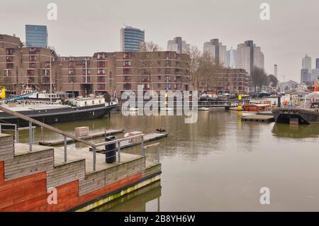 Rotterdam - 13 febbraio 2019: Rotterdam, Paesi Bassi. Vista sul porto delle navi di Leuvehaven nel centro di Rotterdam . Si trova nel Foto Stock