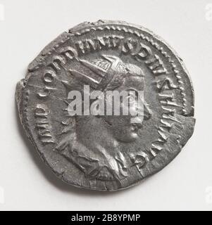 Antoniniano di Gorido III, 240-243 Monnaie romaine. Antoninien de Gordien III, empereur romain de 238 à 244. Argent (avers). Entre 240-243. Parigi, musée Carnavalet. Foto Stock