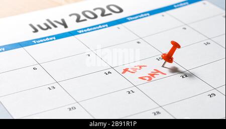 Data limite di deposito delle imposte rinviata al 15 luglio segnata sul calendario. Foto Stock