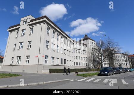 Praga, Repubblica Ceca. 23 marzo 2020. La costruzione dell'Istituto di chimica organica e biochimica dell'Accademia Ceca delle Scienze (IOCB Prague) è stata vista il 23 marzo 2020 a Praga, Repubblica Ceca. Credit: Ondrej Deml/CTK Photo/Alamy Live News Foto Stock