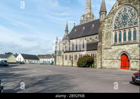 Clonakilty, West Cork, Irlanda. 23 marzo 2020. Il parcheggio della chiesa di Clonakilty, che è normalmente pieno il lunedì, è stato tranquillamente questa mattina, morire alla pandemia COVID-19. Credit: Andy Gibson/Alamy Live News Foto Stock