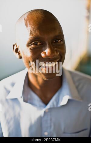Ritratto di una metà di uomo adulto. Foto Stock