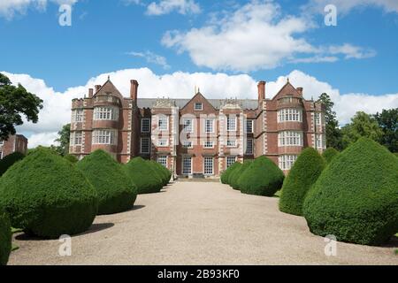 Vista esterna della Burton Agnes Hall, una superba casa padronale elisabettiana vicino a Bridlington nello Yorkshire orientale Foto Stock