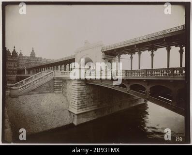 Linea 2 sud 28 luglio 1905 / Viadotto Passy / dettaglio della pila centrale del viadotto superiore / Move Trocadéro Construction du chemin de fer métropolitain Municipal de Paris : détail de la pile centrale du viaduc de Passy. Paris (XVème arr.).'ligne 2 sud 28 juillet 1905 / Viaduc de Passy / Détail de la pile centrale du viaduc supérieur / Vers le Trocadéro'. 1905-01-28. Anonima fotographie. 1905-01-28. Parigi, musée Carnavalet. Foto Stock