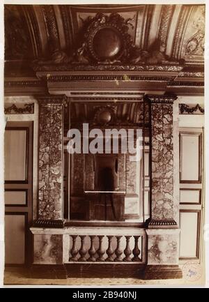 Cancelleria di Orleans / Marble Hall. Vista della Sala di marmo della Cancelleria di Orleans, 2 ° distretto, Parigi. Anonyme. Cancelleria d'Orléans / Salle de Marbre. "Vue de la salle de Marbre de la Chancellerie d'Orléans, 2 ème circondario, Parigi". Aristotipo. En. Parigi, musée Carnavalet. Foto Stock