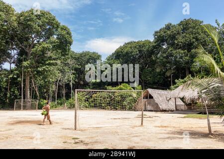 Villaggio indigeno vicino alla città di Manaus, capitale dell'Amazzonia in Brasile Foto Stock