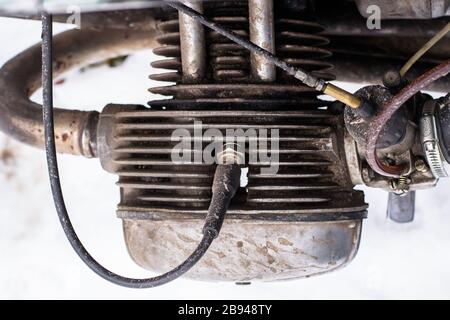 Primo piano del cilindro raffreddato ad aria di una motocicletta Foto Stock