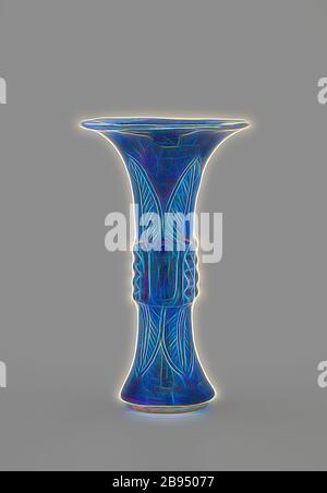 Vaso ku, dinastia Qing, dinastia Qing, 1800-1899, smalto blu su porcellana, 5-1/2 x 3-1/4 x 3-1/4 in., Arte Asiatica, Reimagined by Gibon, disegno di calore allegro di luminosità e raggi di luce radianza. Arte classica reinventata con un tocco moderno. La fotografia ispirata al futurismo, che abbraccia l'energia dinamica della tecnologia moderna, del movimento, della velocità e rivoluziona la cultura. Foto Stock