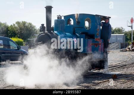 No 6, Douglas, 0-4-0WT motore a vapore a Tywyn sulla Thalyllyn Railway, Tywyn, (Towyn), Gwynedd, Galles. Costruito nel 1918 da Andrew Barclay Ltd. Foto Stock