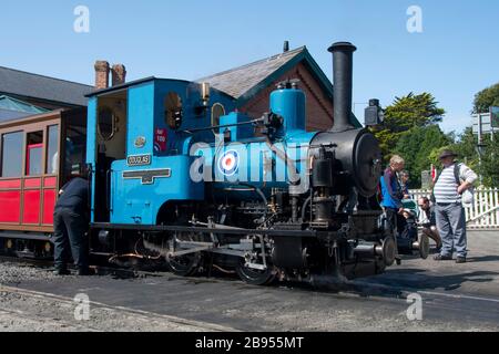 No 6, Douglas, 0-4-0WT motore a vapore a Tywyn sulla Thalyllyn Railway, Tywyn, (Towyn), Gwynedd, Galles. Costruito nel 1918 da Andrew Barclay Ltd. Foto Stock