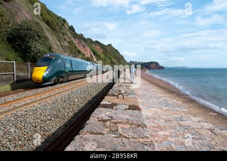 Great Western Railway Class 802 AT300 treno bi-mode a più unità a Teignmouth, Devon, Inghilterra Foto Stock