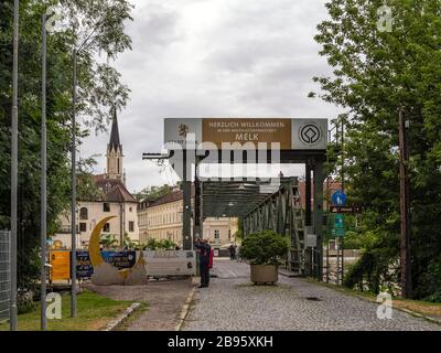 MELK, AUSTRIA - 13 LUGLIO 2019: Cartello di benvenuto nel centro storico Foto Stock