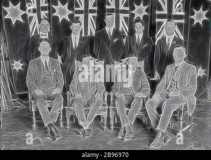 Vetro negativo - Male Group Portrait with Flags, circa 1930s, un bianco e nero, mezzo piatto negativo con un ritratto di gruppo di uomini in tuta contro uno sfondo di ciò che sembra essere bandiere australiane. Gli uomini sono posizionati in due file, con due uomini al centro seduti in sedie a schienale alto e altri due seduti in sedie regolari. La provenienza di questa immagine non è chiara, Ma è venuto dal museo aziendale Kodak a Coburg., Reimagined da Gibon, design di calore allegro di luminosità e raggi di luce radianza. Arte classica reinventata con un tocco moderno. Fotografia ispirata al futurismo Foto Stock