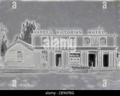 Negativo - Gisborne, Victoria, 1899, Barry's Victorian Hotel. Una donna si trova nella porta e c'è una bicicletta disegnata sulla parete dell'hotel e le lettere 'LVW'., Reimagined by Gibon, design di calore allegro di luminosità e raggi di luce radianza. Arte classica reinventata con un tocco moderno. La fotografia ispirata al futurismo, che abbraccia l'energia dinamica della tecnologia moderna, del movimento, della velocità e rivoluziona la cultura. Foto Stock