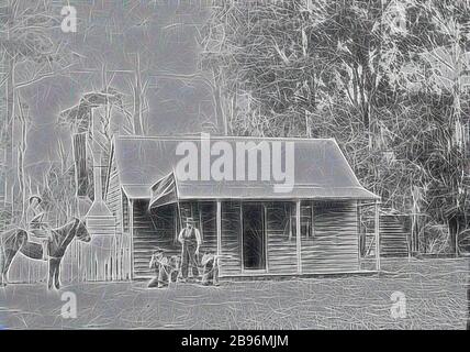 Negativo - Warburton District, Victoria, circa 1890, uomini al di fuori di una fattoria. Un uomo tiene una bandiera, due uomini, che lo fiancheggiano, mira fucili e un uomo a cavallo sulla sinistra tiene anche un fucile., Reimagined da Gibon, disegno di calore allegro di luminosità e raggi di luce radianza. Arte classica reinventata con un tocco moderno. La fotografia ispirata al futurismo, che abbraccia l'energia dinamica della tecnologia moderna, del movimento, della velocità e rivoluziona la cultura. Foto Stock