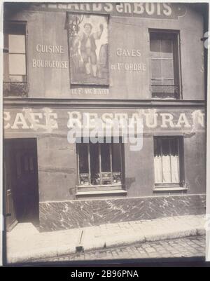 FIRMARE IL FRANCO BEVITORE Enseigne 'le franc buveur', rue Norvins, rue Saint-Rustique, 1922. Photographie d'Eugène Atget (1857-1927). Parigi, musée Carnavalet. Foto Stock