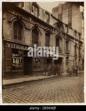 57 CHARONNE STREET, 11 ° DISTRETTO, PARIGI 57, rue de Charonne, Parigi (XIème arr.), 1905-1906. Photographie d'Eugène Atget (1857-1927). Parigi, musée Carnavalet. Foto Stock