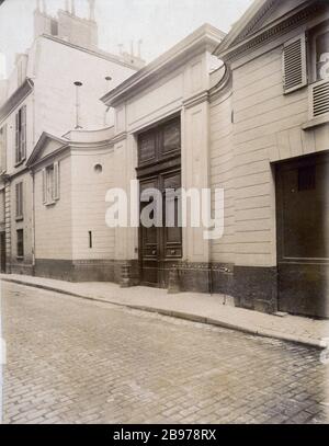 HOTEL COUNTY VAUDREUIL GRAND FALCONER DI FRANCIA, 7 SEDIA DI STRADA 'Hôtel du comte de Vaudreuil, Grand Fauconnier de France, 7 rue de la Chaise', Parigi (VIIème arr.). Photographie d'Eugène Atget (1857-1927), 1902. Parigi, musée Carnavalet. Foto Stock