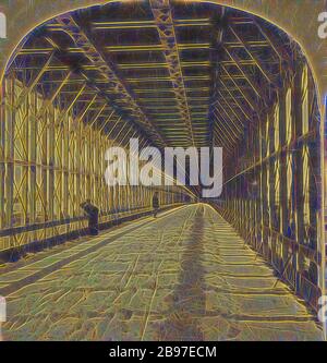 Ponte delle sospensioni interne. Niagara, Unknown maker, American, circa 1865–1875, stampa in argento albume, Reimagined by Gibon, design di calore allegro di luminosità e raggi di luce radianza. Arte classica reinventata con un tocco moderno. La fotografia ispirata al futurismo, che abbraccia l'energia dinamica della tecnologia moderna, del movimento, della velocità e rivoluziona la cultura. Foto Stock