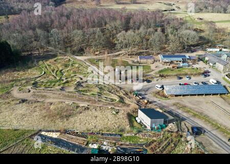Veduta aerea del drone di Comrie Croft mountain bike e campeggio centro Foto Stock