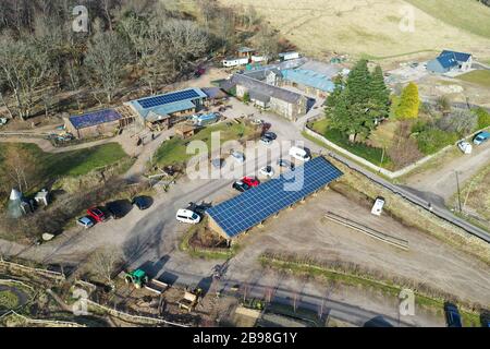 Veduta aerea del drone di Comrie Croft mountain bike e campeggio centro Foto Stock