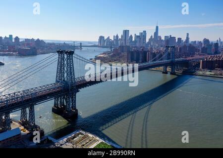 Vista panoramica del ponte Williamsburg da Brooklyn, New York. Foto Stock