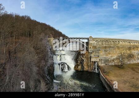 Croton Gorge Park alla base della diga di New Croton a Westchester, New York Foto Stock