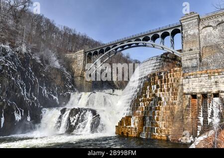 Croton Gorge Park alla base della diga di New Croton a Westchester, New York Foto Stock