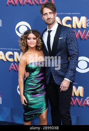 Las Vegas, Stati Uniti. 23 marzo 2020. (FILE) Maren Morris accoglie First Baby con il marito Ryan Hurd. La cantante di 29 anni 'Bones' ha accolto il suo primo bambino con il marito Ryan Hurd lunedì 23 marzo 2020. LAS VEGAS, NEVADA, USA - 15 APRILE: Il cantante Maren Morris e il marito Ryan Hurd arrivano alla 53esima Academy of Country Music Awards tenutasi presso la MGM Grand Garden Arena il 15 aprile 2018 a Las Vegas, Nevada, Stati Uniti. (Foto di Xavier Collin/Image Press Agency) Credit: Image Press Agency/Alamy Live News Foto Stock