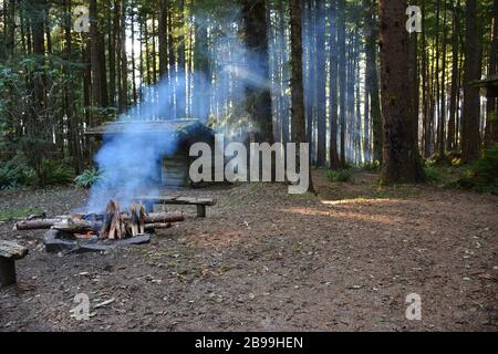 Escursionisti Camp sul Canon Beach Trail / Clatsop Loop Trail / Lighthouse Trail in Ecola state Park, Clatsop County, Oregon Coast, Stati Uniti. Foto Stock