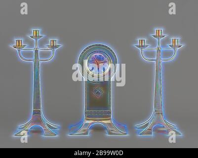 Orologio da mantle con due candelabri pendolo con due candelabri di ottone, Hendrik Petrus Berlage (possibilmente), Amsterdam, c.. 1900, ottone (lega), rame (metallo), vetro, rubino (minerale), effetto (lavorazione del metallo), Reimagined by Gibon, disegno di calda e allegra luce incandescente di luminosità e di luminosità raggi. Arte classica reinventata con un tocco moderno. La fotografia ispirata al futurismo, abbracciando l'energia dinamica della tecnologia moderna, del movimento, della velocità e rivoluzionando la cultura. Foto Stock