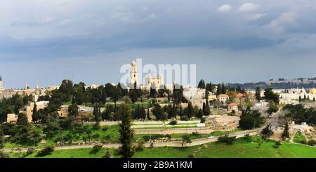 Vista sul Monte Sion e l'Abbazia della Dormizione a Gerusalemme. Foto Stock