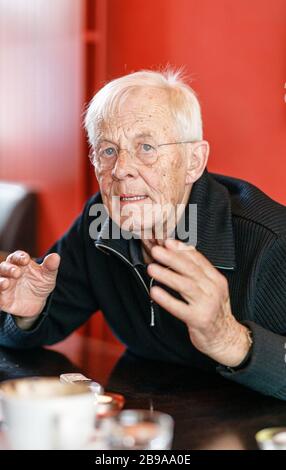 Amburgo, Germania. 05th Mar, 2020. Rolf Becker parla della sua carriera professionale e personale in un'intervista dpa. L'attore avrà 85 anni il 30 marzo. Credit: Markus Scholz/dpa/Alamy Live News Foto Stock