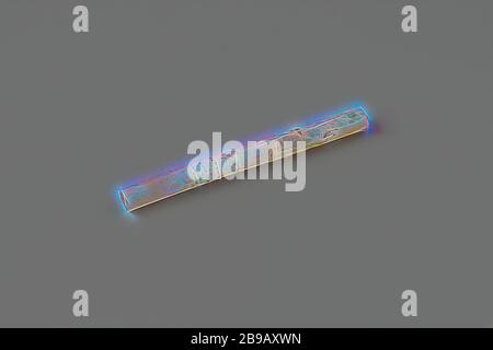 Frammento di un gambo di tubo dal relitto della nave delle Indie Orientali Hollandia, pipe, voce, frammento, Annet, olandese East India Company, Hollandia (nave), anonima, Paesi Bassi, 1700 - in o prima del 13-ago-1743, creta di pipe, l 6 cm Ã d 0.5 cm, Reimagined by Gibon, design di calda e allegra luce di luminosità e di radianza dei raggi di luce. Arte classica reinventata con un tocco moderno. La fotografia ispirata al futurismo, abbracciando l'energia dinamica della tecnologia moderna, del movimento, della velocità e rivoluzionando la cultura. Foto Stock